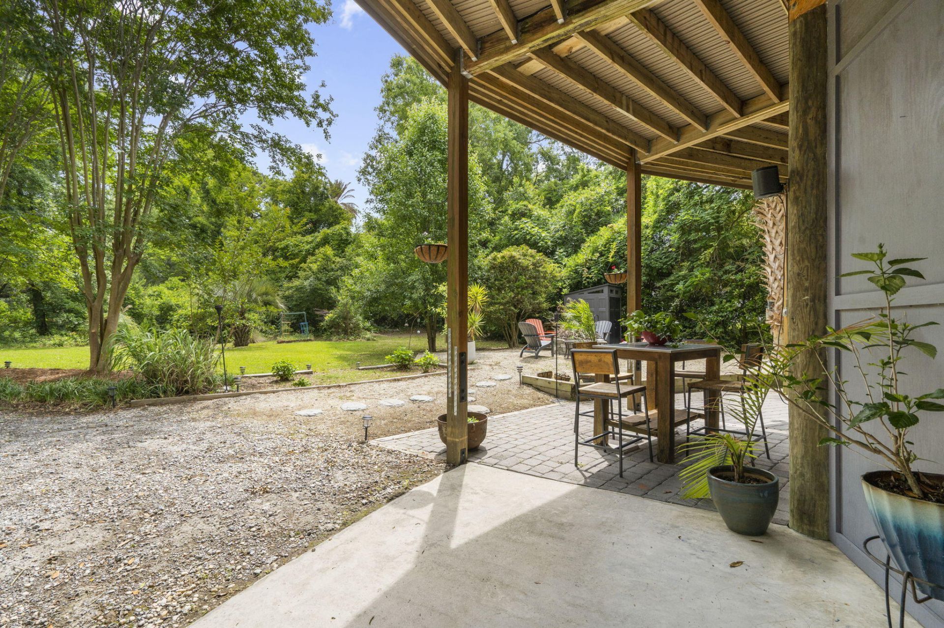 2069 Saint James Drive Photo 4