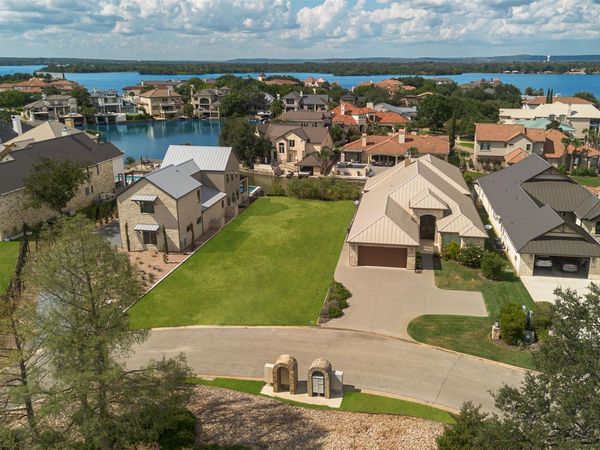 100 Wennmohs PL, Horseshoe Bay, TX 78657