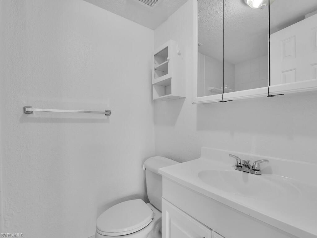 4617 Bayshore Dr, Unit H5, Naples, FL 34112 Photo