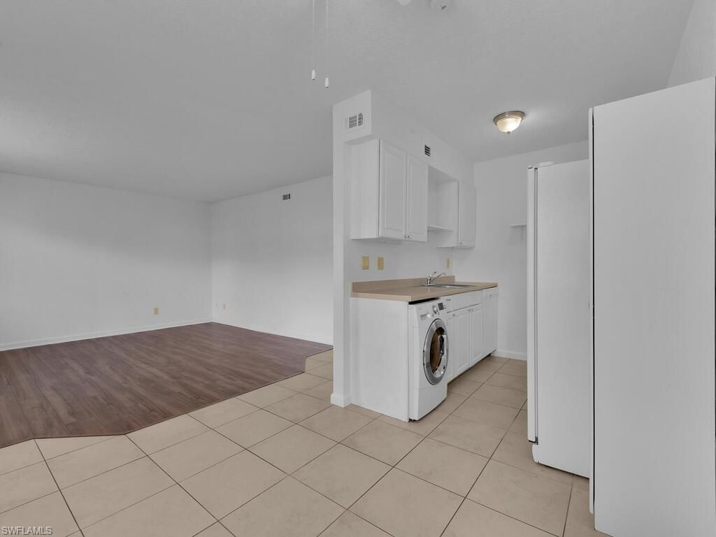 4617 Bayshore Dr, Unit H5, Naples, FL 34112 Photo