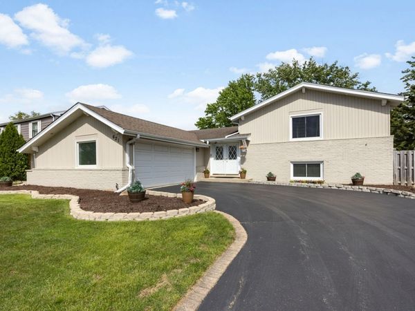 621 Newport Avenue, Westmont, IL 60559