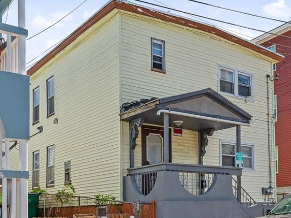 18 Pleasant St, Lowell, MA 01852