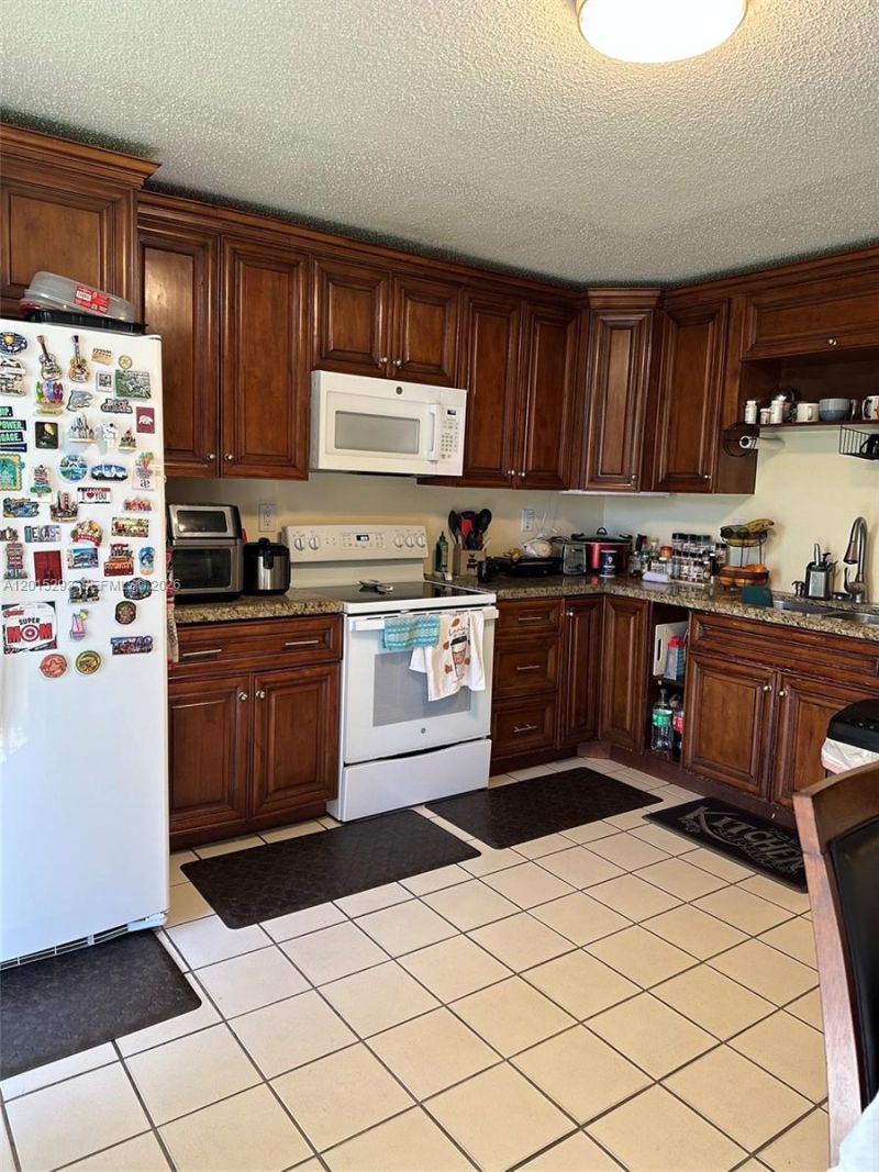 8025 SW 107th Ave , Unit 111, Miami, FL 33173 Photo