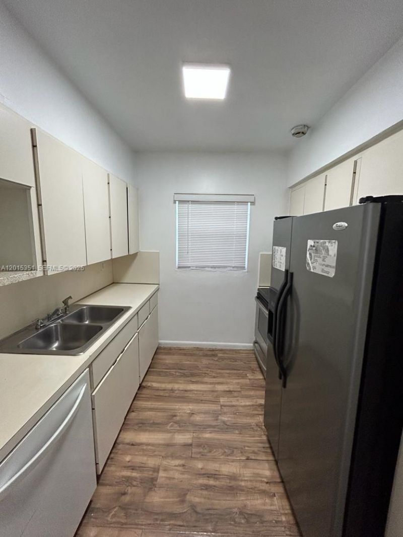 7920 East Dr , Unit 14, North Bay Village, FL 33141 Photo