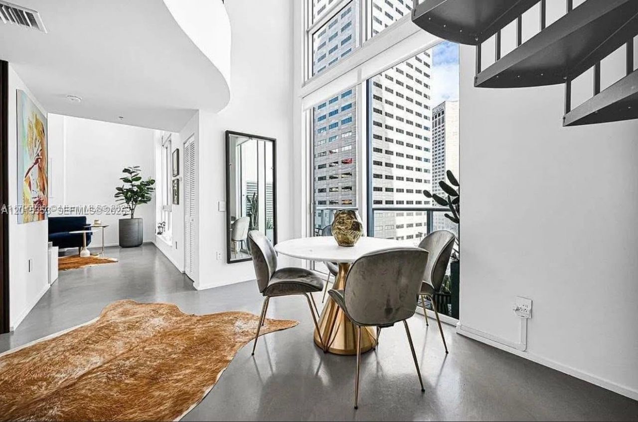 300 S Biscayne Blvd , Unit L-1232, Miami, FL 33131 Photo
