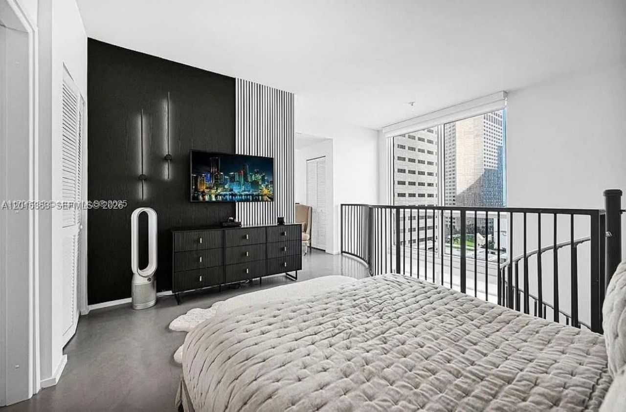 300 S Biscayne Blvd , Unit L-1232, Miami, FL 33131 Photo