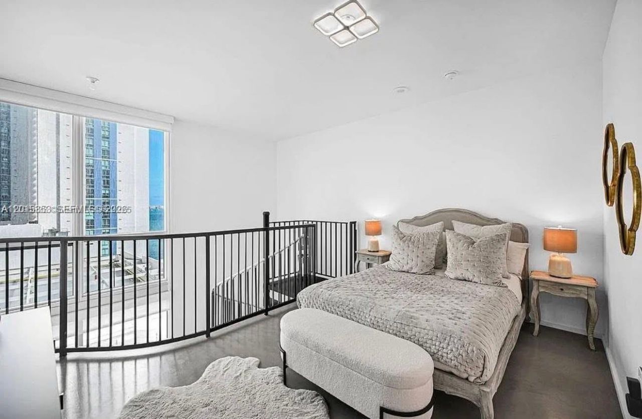 300 S Biscayne Blvd , Unit L-1232, Miami, FL 33131 Photo