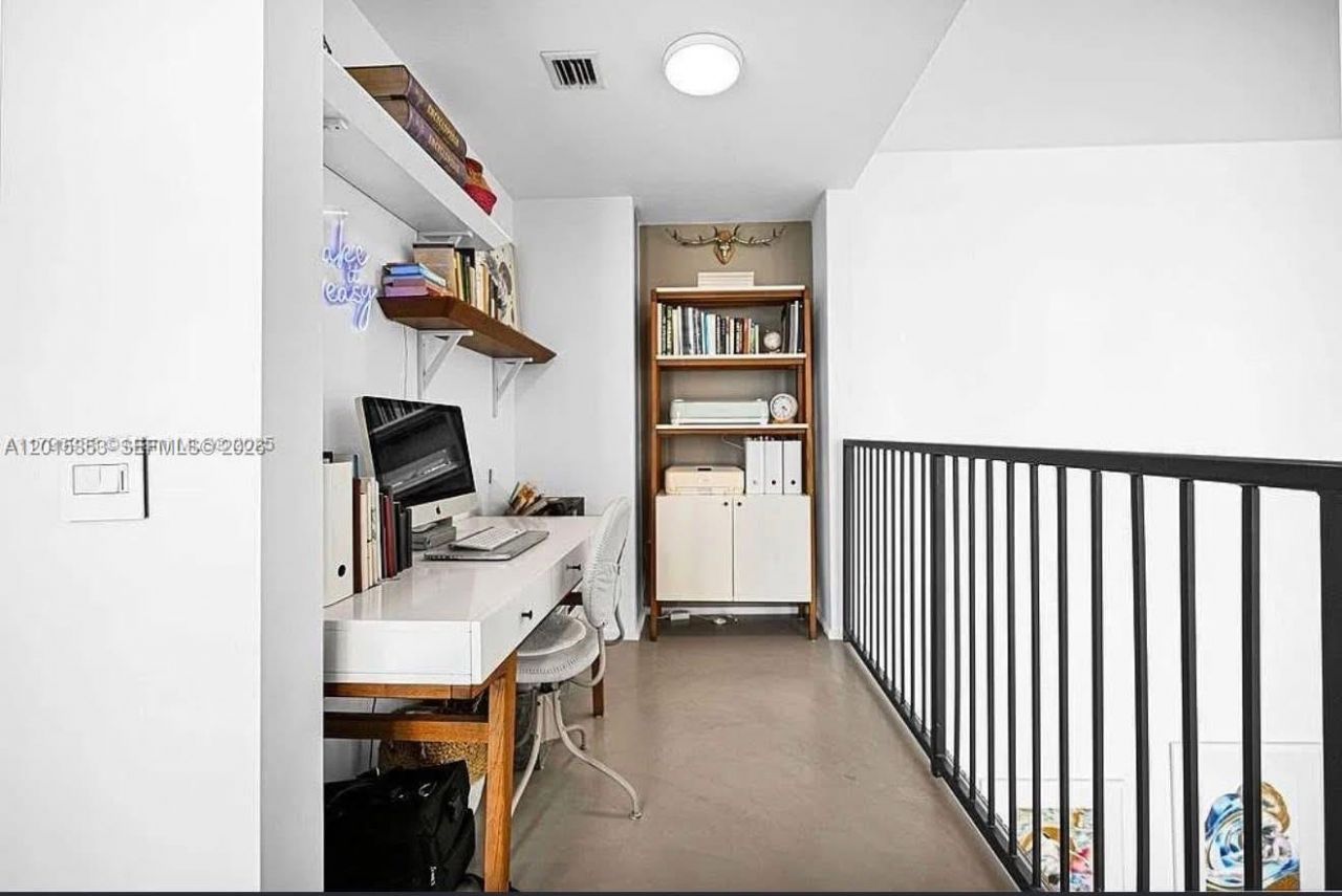 300 S Biscayne Blvd , Unit L-1232, Miami, FL 33131 Photo