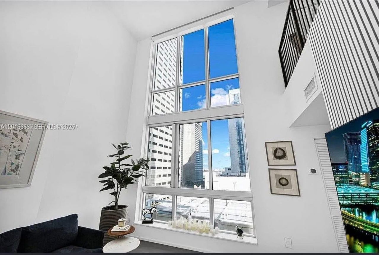 300 S Biscayne Blvd , Unit L-1232, Miami, FL 33131 Photo