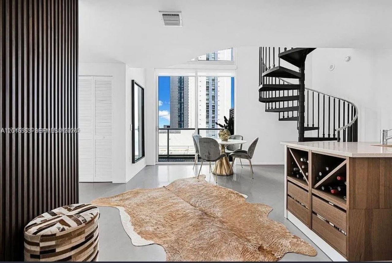 300 S Biscayne Blvd , Unit L-1232, Miami, FL 33131 Photo