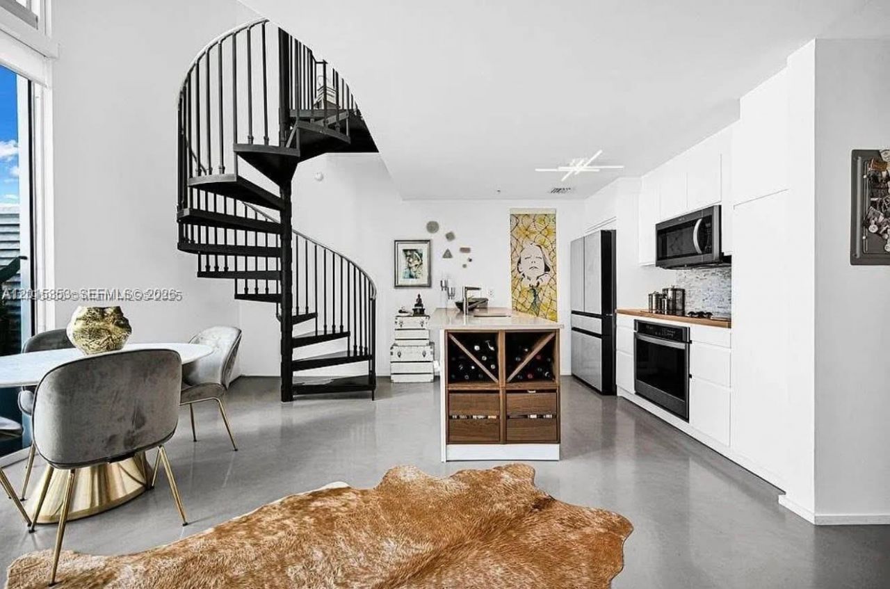 300 S Biscayne Blvd , Unit L-1232, Miami, FL 33131 Photo