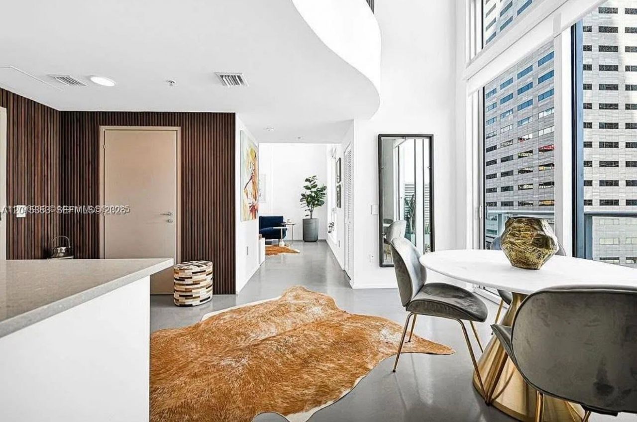 300 S Biscayne Blvd , Unit L-1232, Miami, FL 33131 Photo