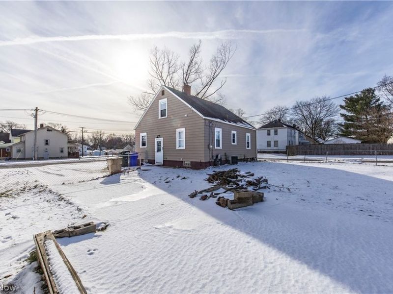 33 Pierce Avenue, Cuyahoga Falls, OH 44221 Photo 2