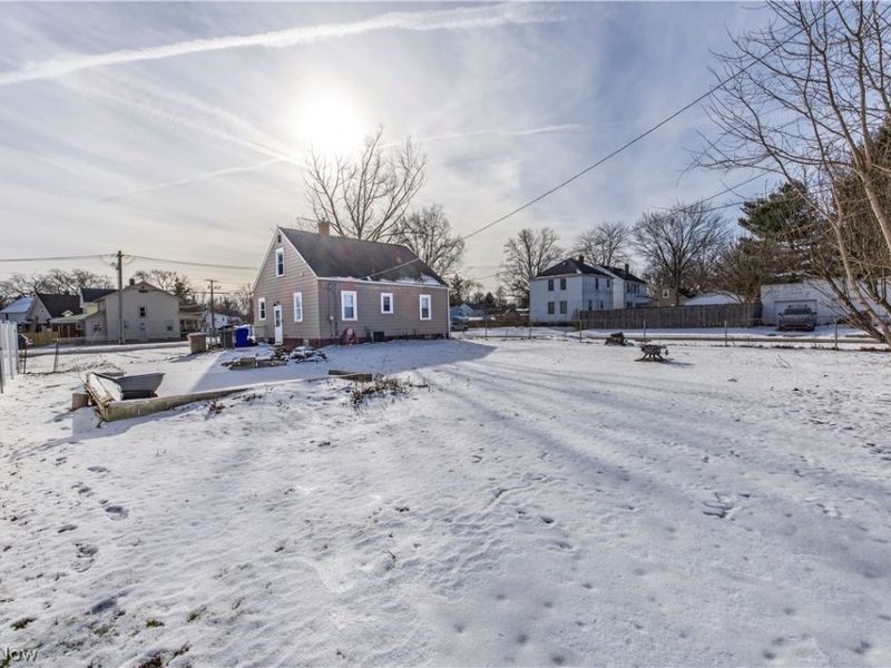 33 Pierce Avenue, Cuyahoga Falls, OH 44221 Photo 3