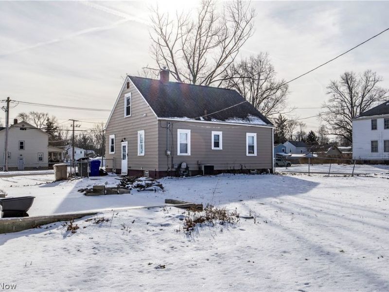 33 Pierce Avenue, Cuyahoga Falls, OH 44221 Photo 4