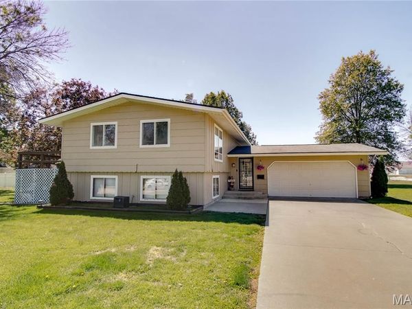 128 Rosewood Drive, Jerseyville, IL 62052