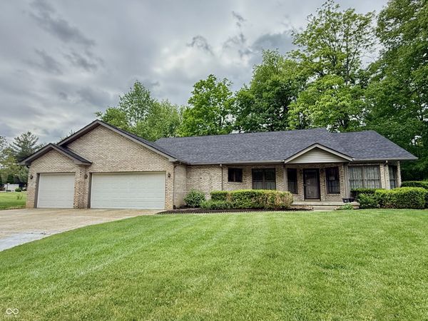 180 Oakbrook Drive , Columbus, IN 47201