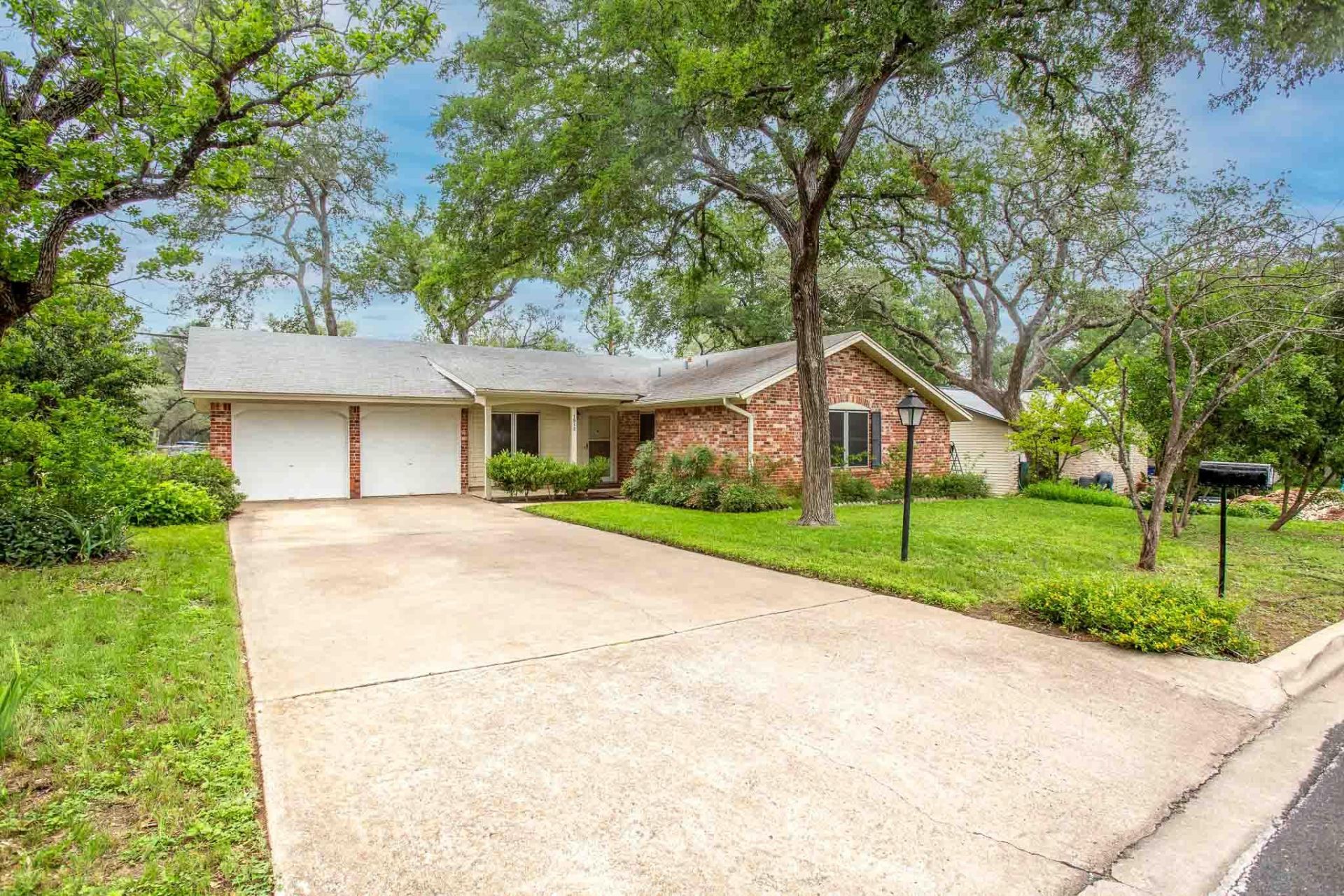 1912 Parkside Ln, Austin, TX 78745 Main Photo