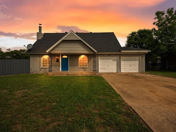 1025 NW 7th Street, Moore, OK 73160
