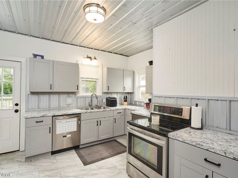 3091 N Bender Avenue, Akron, OH 44319 Photo 7