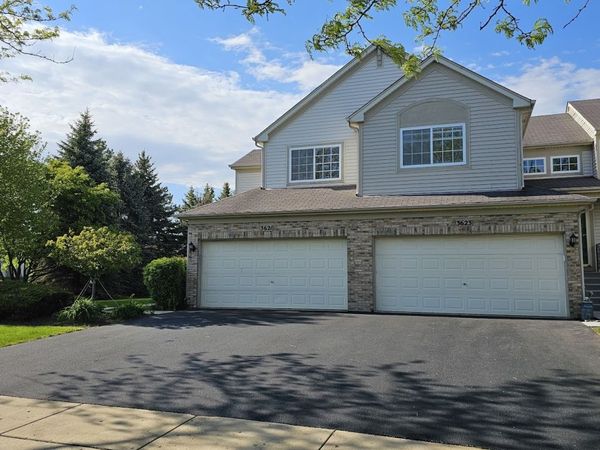 3623 Roanoke Avenue, Carpentersville, IL 60110