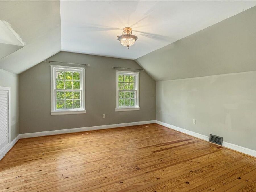Property Image 100