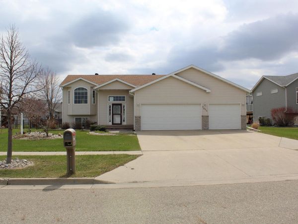 1611 Oakwood Drive, West Fargo, ND 58078