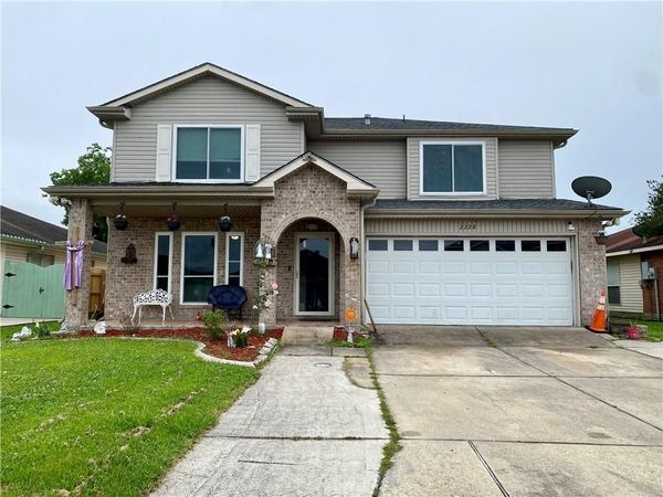 2228 S VILLAGE GREEN Street , Harvey, LA 70058
