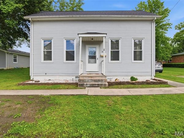 403 S Johnson Street, New Athens, IL 62264