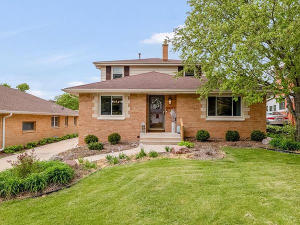 10422 Hillside AVENUE, Wauwatosa, WI 53222