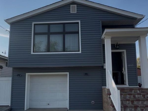 1005 Broadway , Westbury, NY 11590