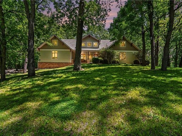 7605 E Forest Lakes Drive, Kansas City, MO 64152