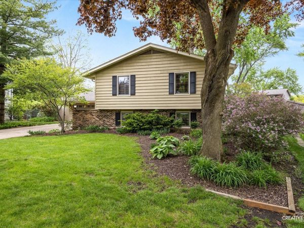 712 Westfield Drive , St. Charles, IL 60174