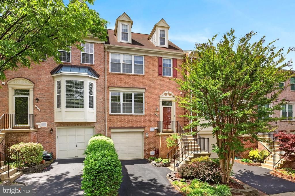 7412 Gillingham Row, Alexandria, VA 22315 Main Photo