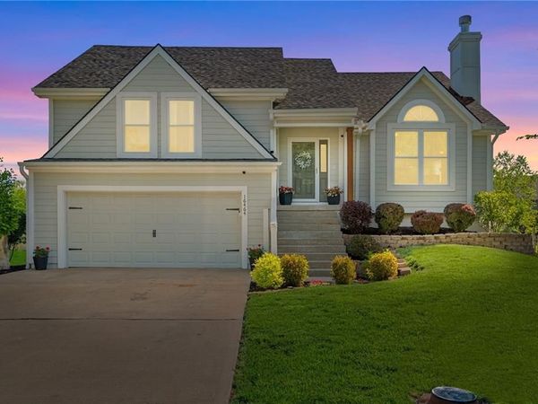 16464 W 158th Terrace, Olathe, KS 66062