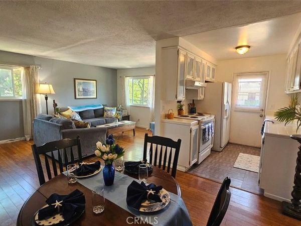 1267 Chalmette, Ventura, CA 93003