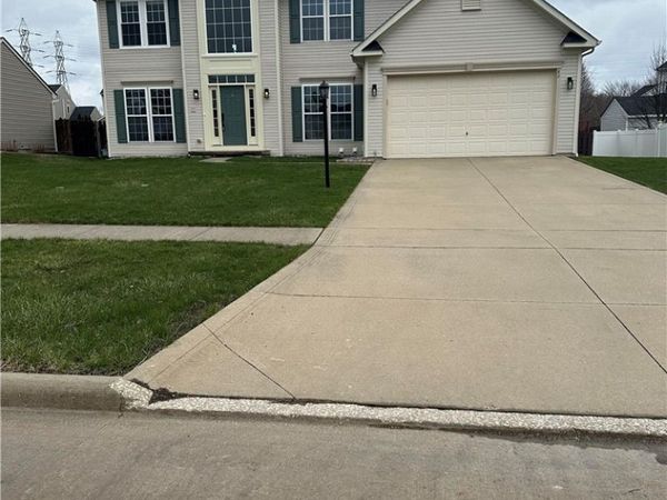 82 Stonesthrow Drive , Berea, OH 44017