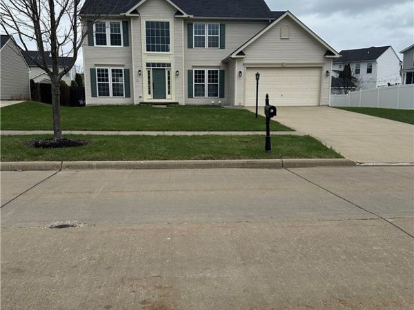 82 Stonesthrow Drive, Berea, OH 44017