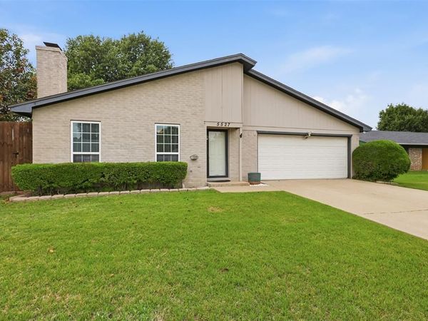 5527 Meadow Oak Street, North Richland Hills, TX 76180