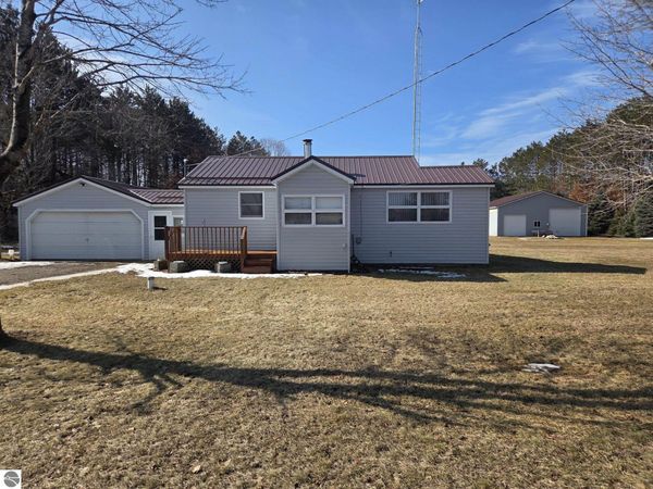 2353 N School Road, Weidman, MI 48893