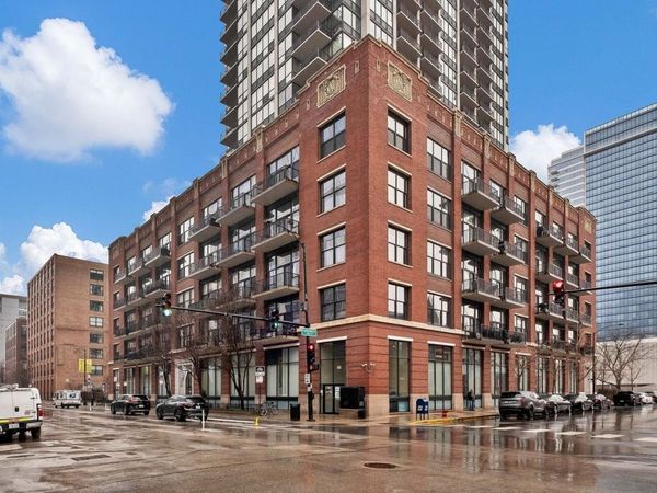 210 S Desplaines Street, Unit 404, Chicago, IL 60661