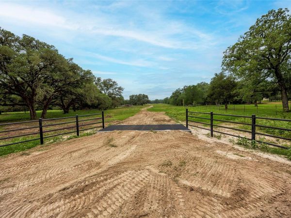 2570 Burke RD, Flatonia, TX 78941