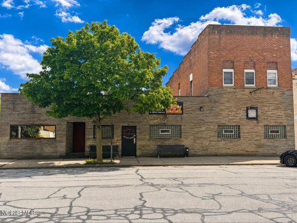 18625 Main Street , Tontogany, OH 43565