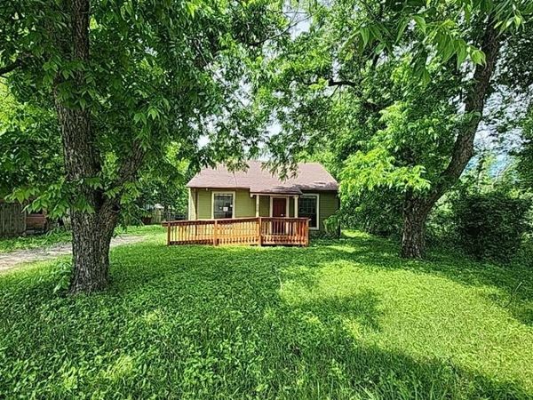 218 S Buffalo Avenue , Cleburne, TX 76033