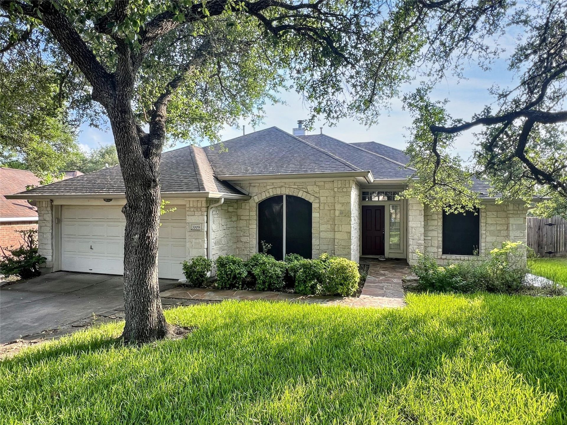 7009 Auckland Dr, Austin, TX 78749 Main Photo