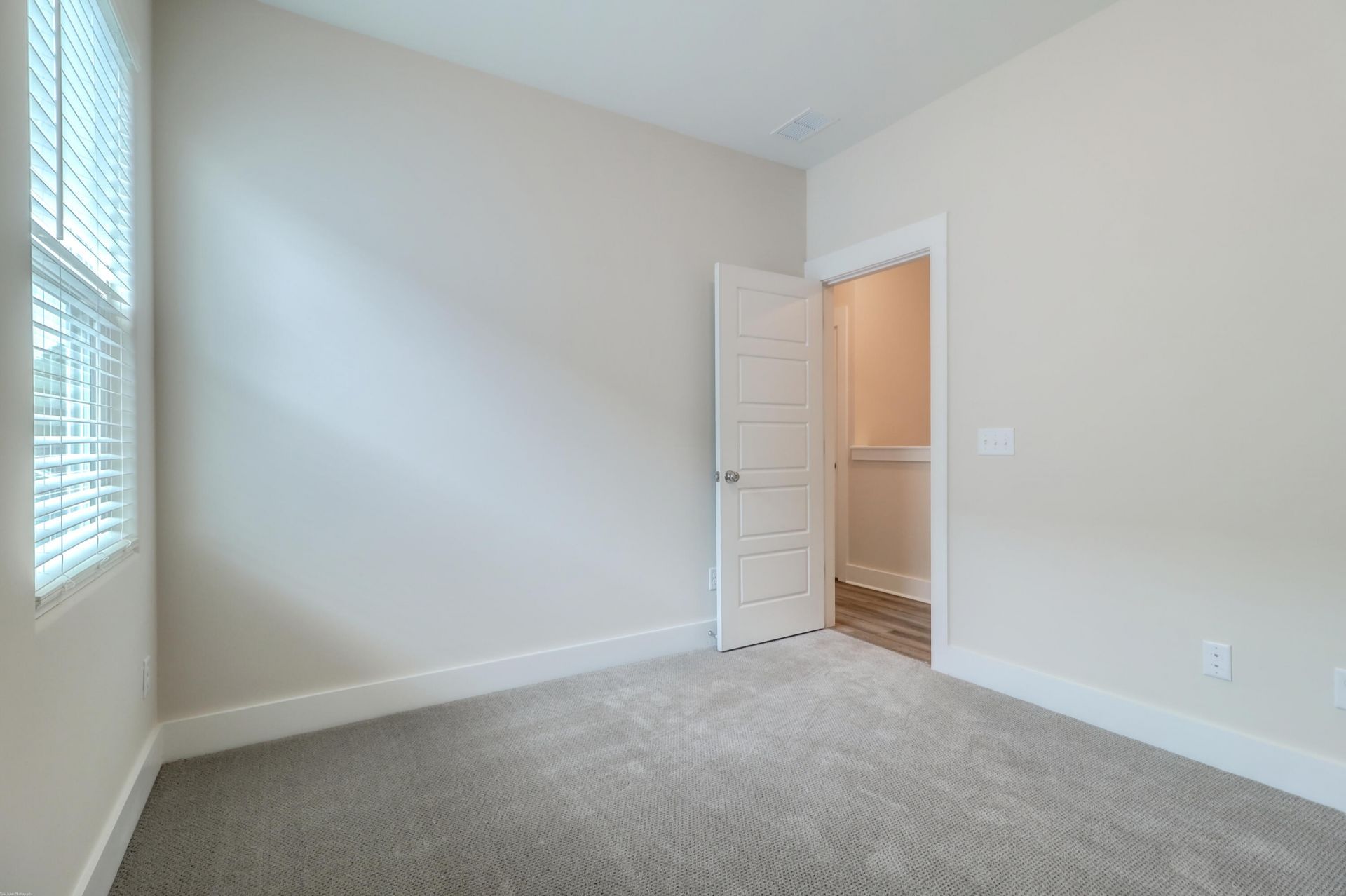 243 Symphony Avenue Photo 12