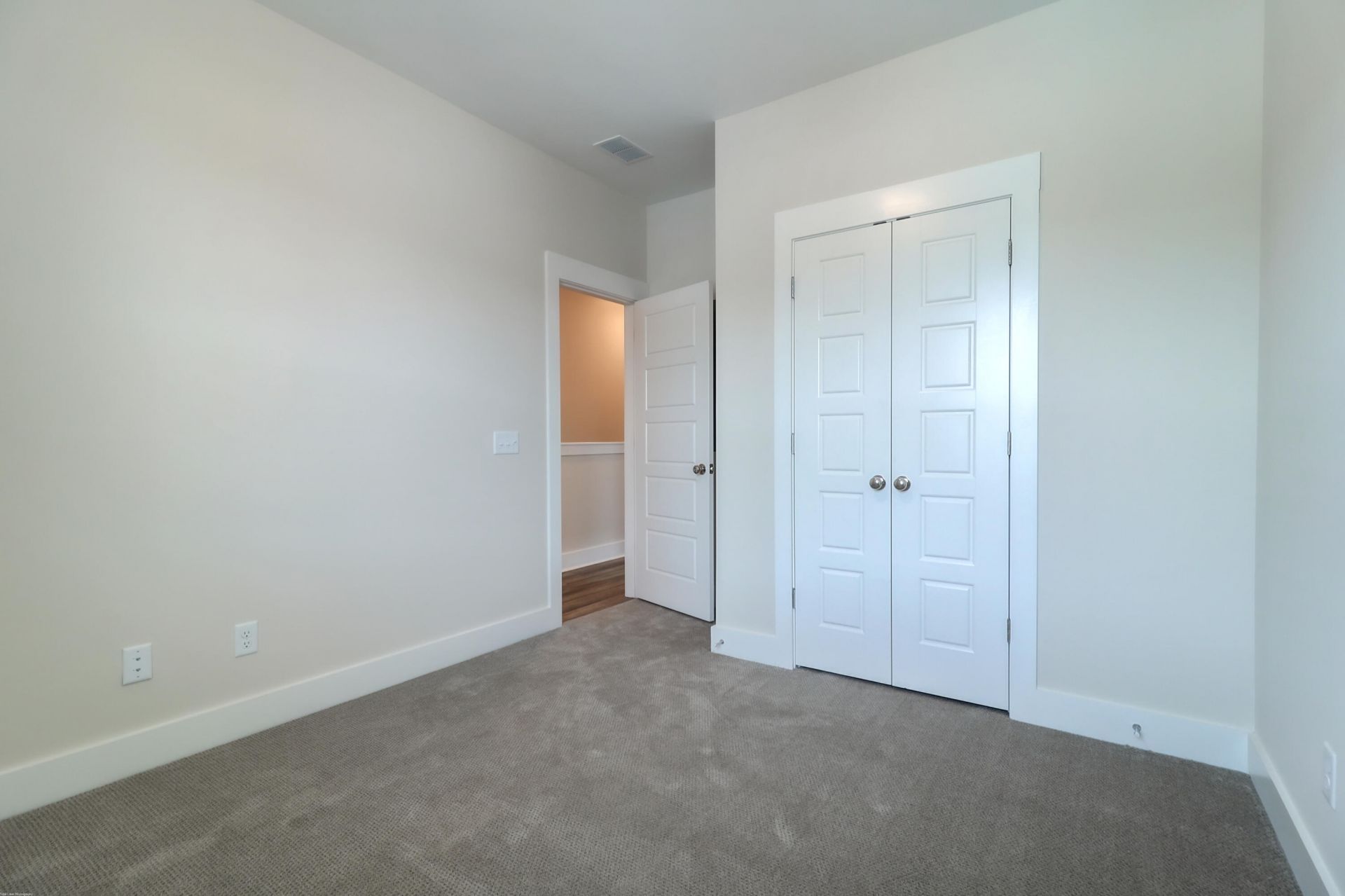 243 Symphony Avenue Photo 15