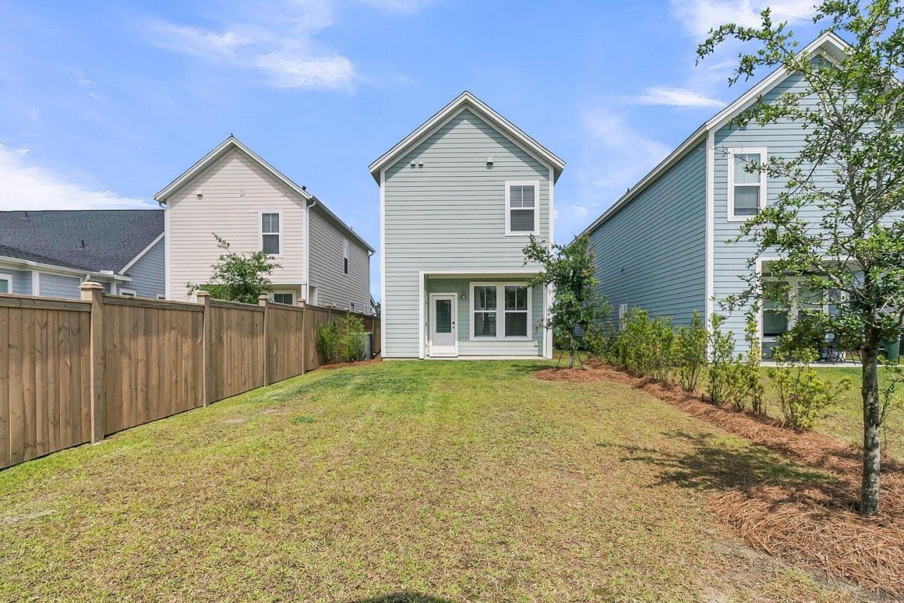 243 Symphony Avenue Photo 18