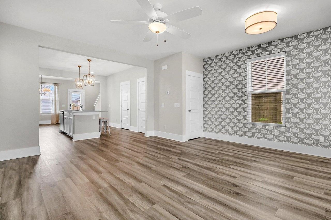 243 Symphony Avenue Photo 4
