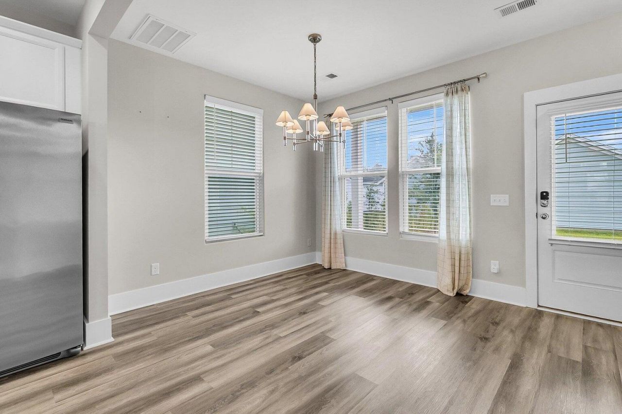 243 Symphony Avenue Photo 6